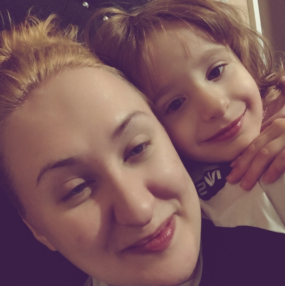 Meet your Posher, Julia - Picture 3 of 6